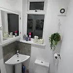 Cosy 3 Bedroom, 5 Bed House! Hébergement de vacances