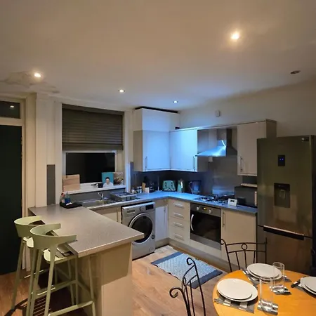 Holiday home Cosy 3 Bedroom, 5 Bed House! *