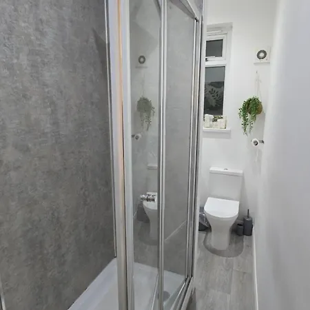 Cosy 3 Bedroom, 5 Bed House! Holiday home Leeds (West Yorkshire)