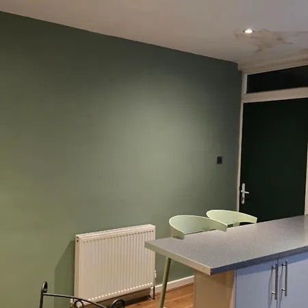 Cosy 3 Bedroom, 5 Bed House! *