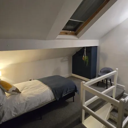 Cosy 3 Bedroom, 5 Bed House! Holiday home *