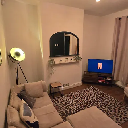 Cosy 3 Bedroom, 5 Bed House! Holiday home Leeds (West Yorkshire)