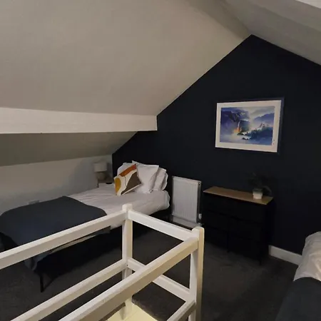 Cosy 3 Bedroom, 5 Bed House! Holiday home