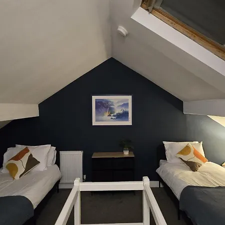 Cosy 3 Bedroom, 5 Bed House! 度假居 *