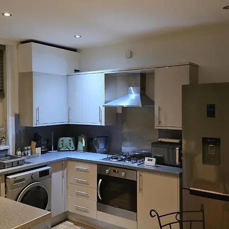 Cosy 3 Bedroom, 5 Bed House! Holiday home *