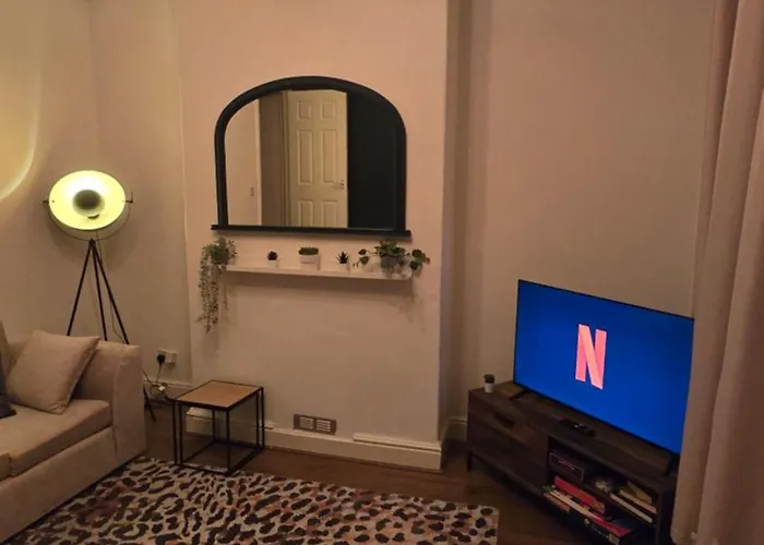 Cosy 3 Bedroom, 5 Bed House! * Leeds (West Yorkshire)